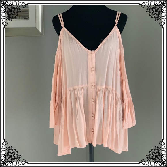 Torrid New cold shoulder light blush blouse - Picture 2 of 5